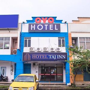 Oyo 90281 Hotel Taj Seksyen 13